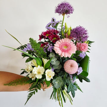 C) L'étonnant ( Emballage teinte de mauve-rose-lilas-blanc)