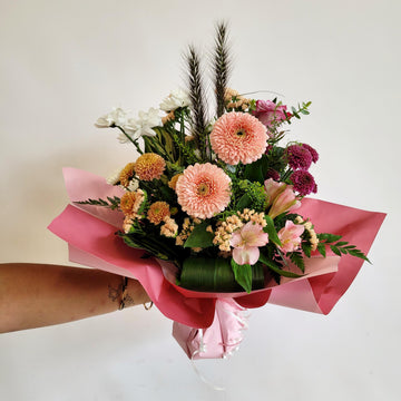 B) Le doux bouquetto ( Teintes de rose et blanc)