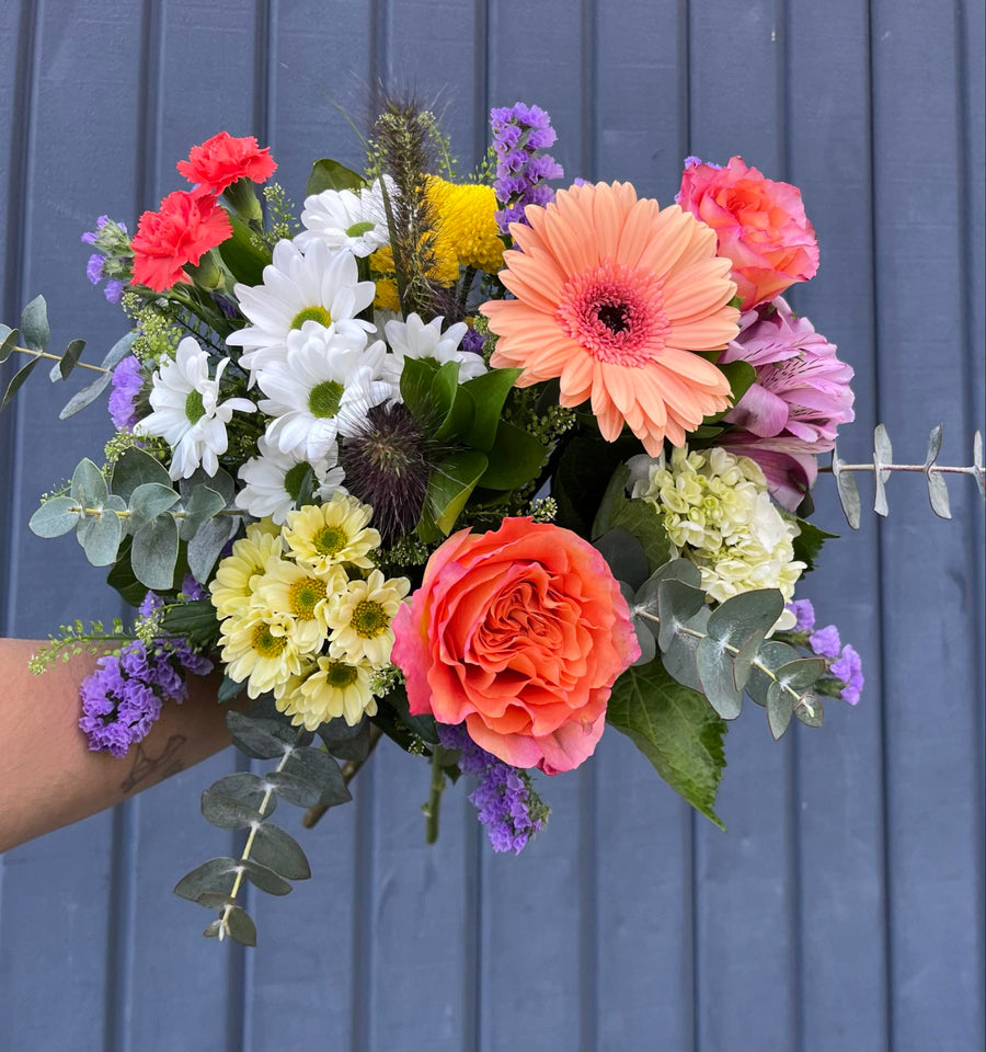 Emballage de fleurs assorties colorées printanier