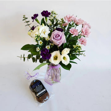 A) Le parfait duo! ( Fleurs et chocolats)